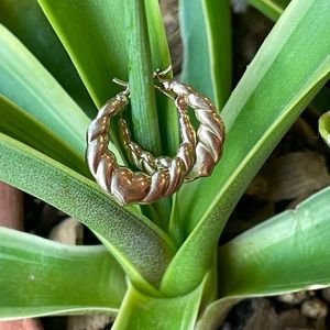 Vintage 14k SOLID gold~small hoops